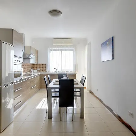 Trendy 3 Bedroom In Center Apartman Sliema