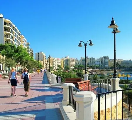 Trendy 3 Bedroom In Center Sliema