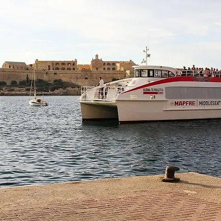 Trendy 3 Bedroom In Center Apartment Sliema