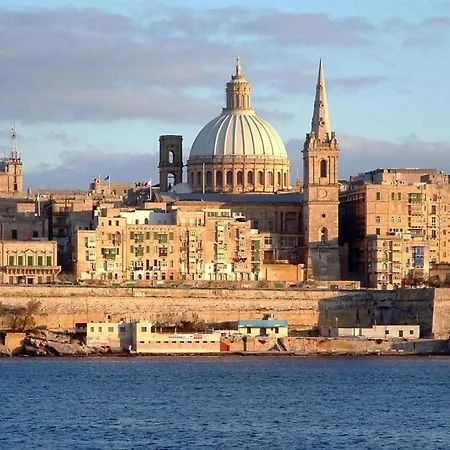 Trendy 3 Bedroom In Center Sliema