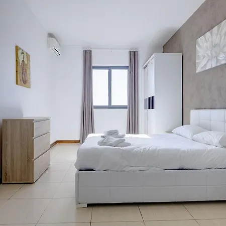 Apartment Trendy 3 Bedroom In Center