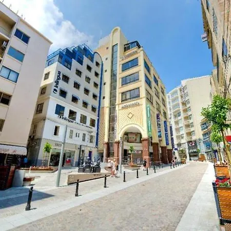 아파트 Trendy 3 Bedroom In Center *